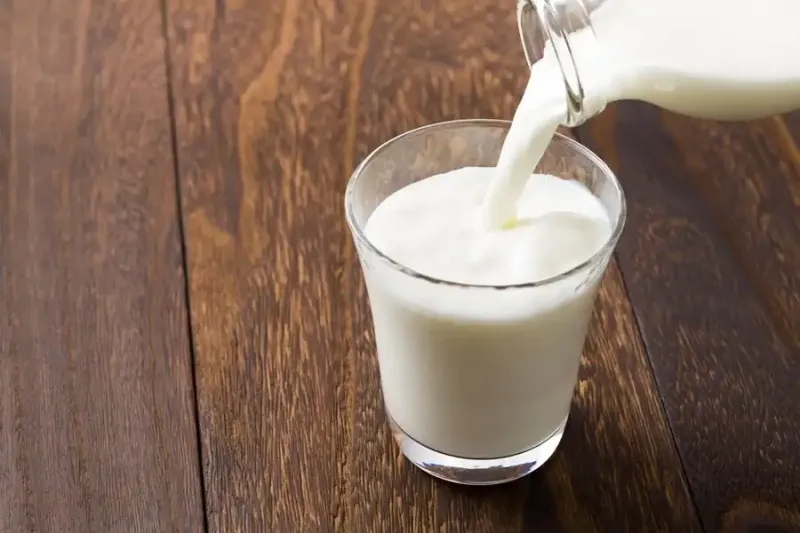 Após ‘competir’ com gasolina, preço do leite começa a recuar nos supermercados de Colatina