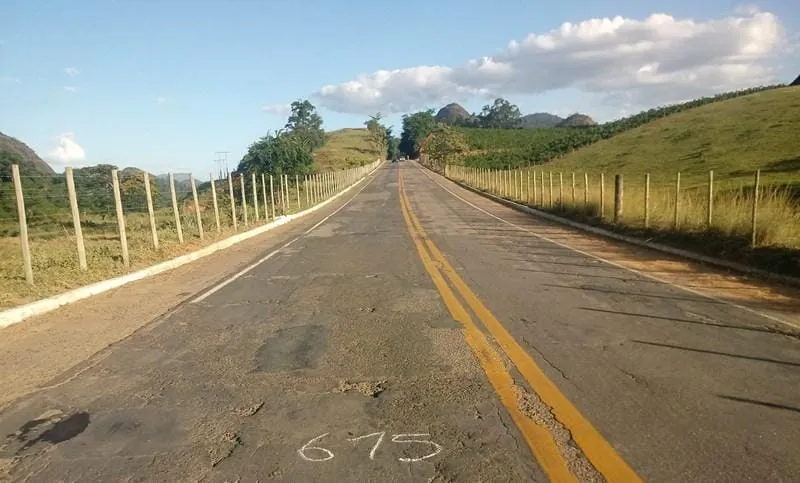 Acidente entre carro e moto deixa feridos em Pancas