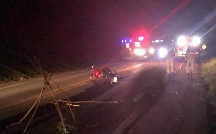 Motociclista morre após grave acidente com carreta em Baixo Guandu