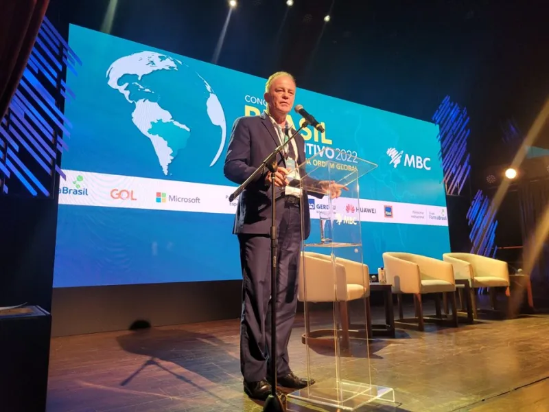 Governador Casagrande participa de debate sobre economia verde em congresso