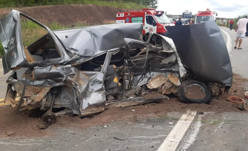 Vídeo: colisão entre caminhão e carro deixa um morto próximo a Baunilha, em Colatina