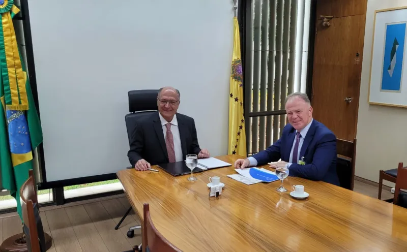 Governador Casagrande se reúne com vice-presidente da República