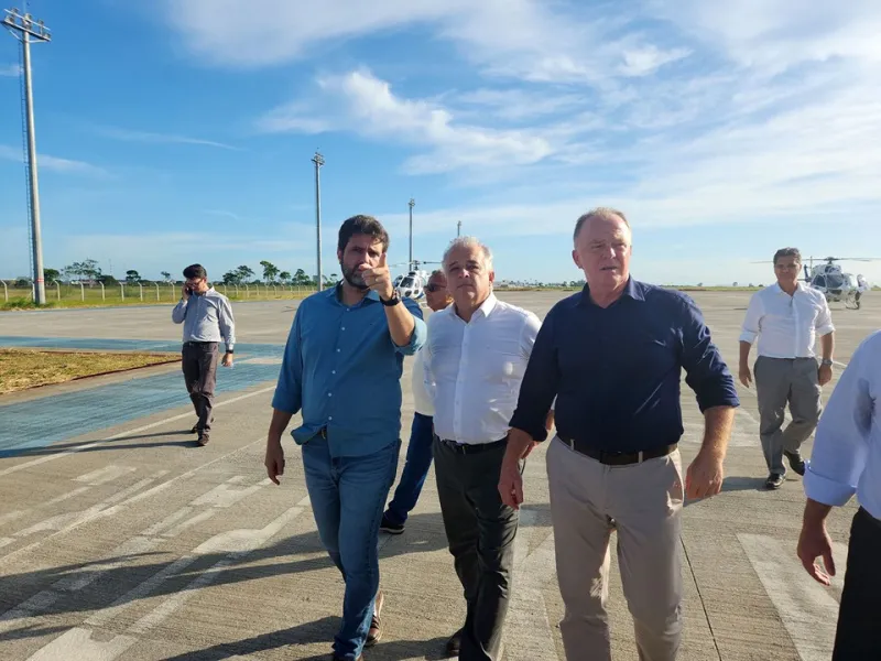Casagrande e Marcio França visitam obras do terminal de passageiros do Aeroporto Regional de Linhares