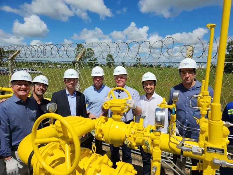 Governador Casagrande inaugurada obra que expande a oferta de gás natural