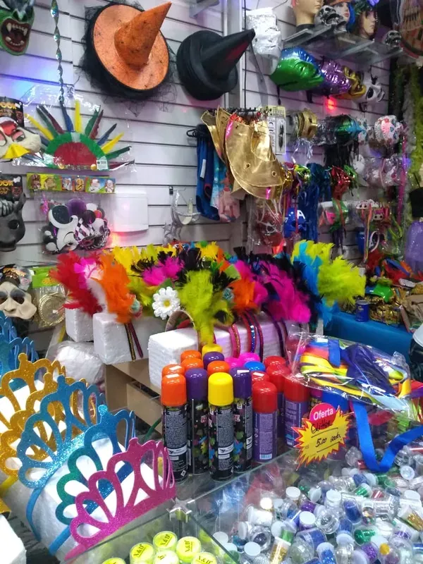 Retomada do Carnaval movimenta ateliês e lojas de fantasia em Colatina