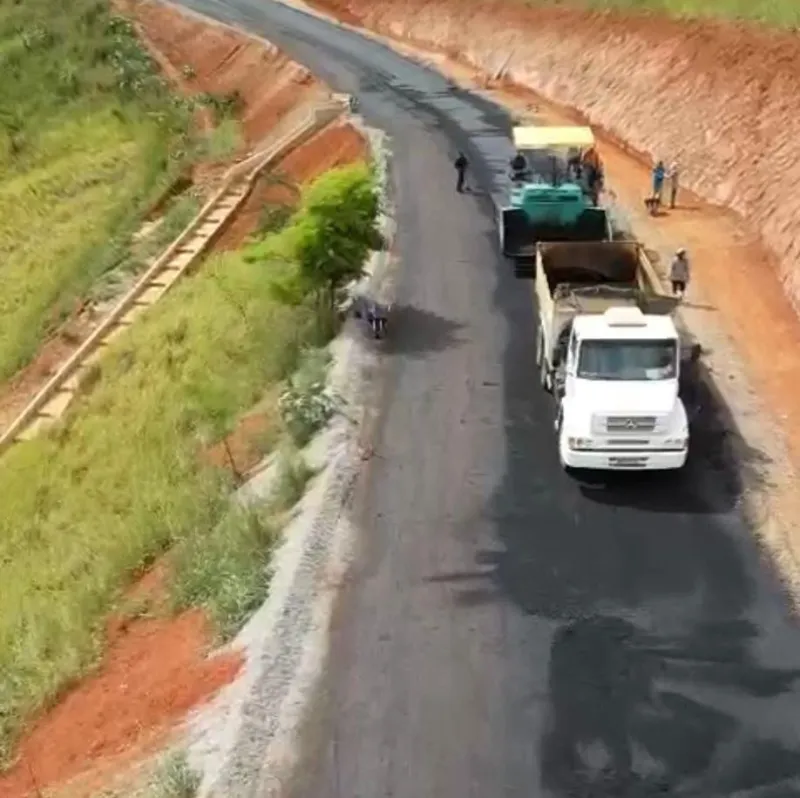 Prefeitura de Colatina faz avenida e conecta duas grandes regiões de Colatina. O asfaltamento já começou
