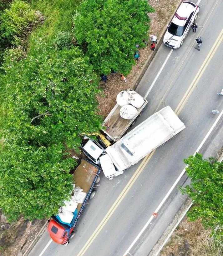 Vídeo: homem morre prensado entre caminhões nesta quarta-feira (15), em Colatina