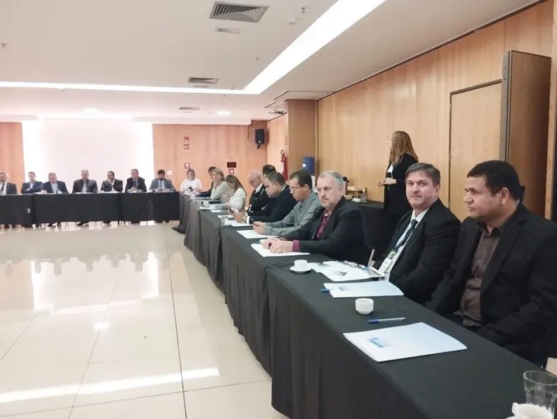 Colatina participa de reunião com secretário nacional de saneamento