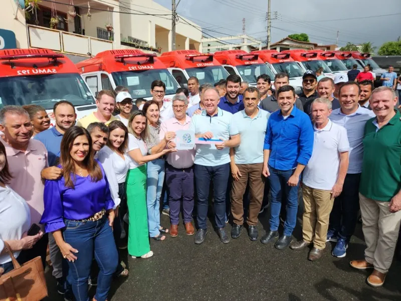 Governador Renato Casagrande entrega novas ambulâncias para fortalecer o SAMU 192