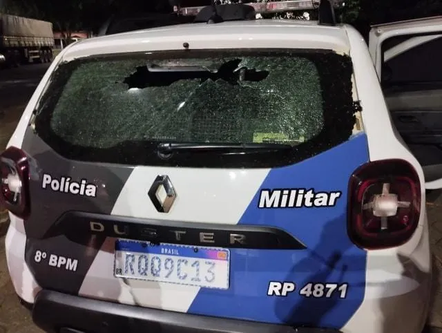 Indivíduo atira contra policiais e viatura e é atingido após confronto com a PM em Marilândia