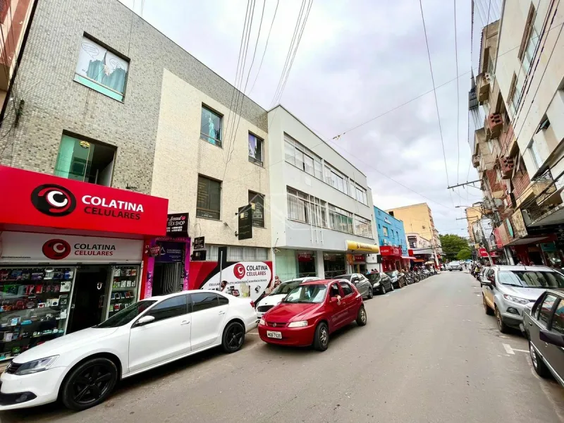 Mulher tem celular furtado em agência bancária de Colatina