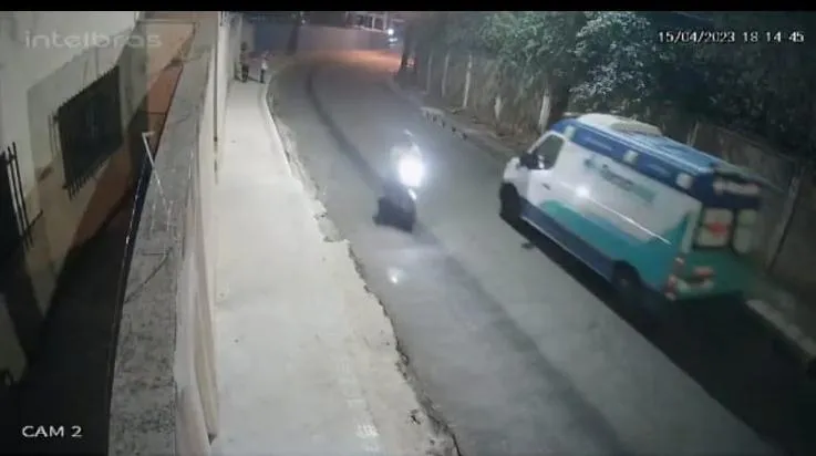 Vídeo: entenda o que aconteceu no acidente envolvendo uma ambulância desgovernada na descida da Santa Casa, em Colatina