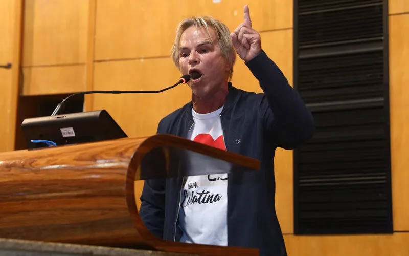 Meneguelli se envolve em controvérsia parlamentar na ALES
