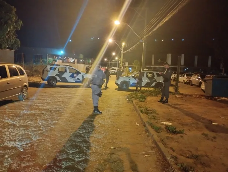 Polícia faz abordagem em casa de shows após vídeos de brigas e disparos de arma de fogo, em Colatina