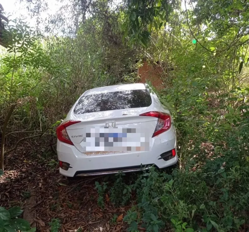 Carro furtado no bairro Maria das Graças é encontrado na região de Baunilha, em Colatina