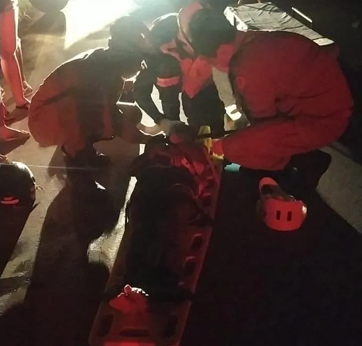 Vídeo: mulher sofre acidente de moto e é encaminhada para hospital em Colatina