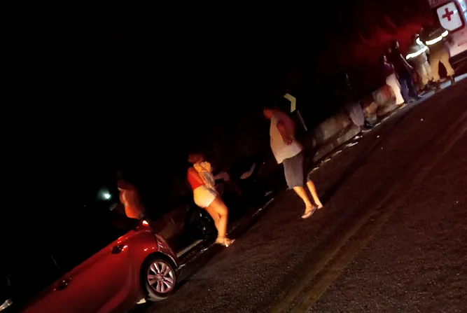 Motociclista colide contra traseira de carro de passeio em Baixo Guandu