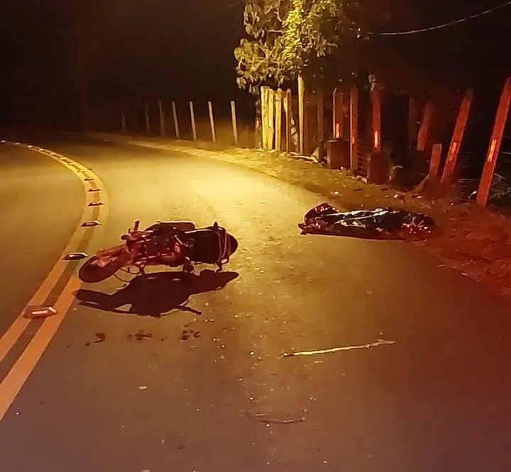 Motociclista morre ao bater em estaca de concreto no bairro 15 de Outubro, em Colatina