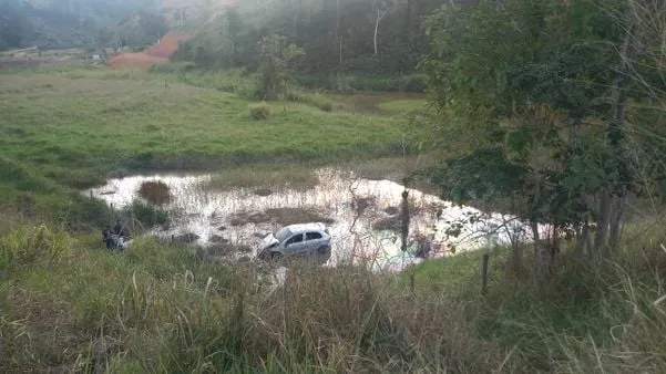 Colisão entre carro e moto deixa casal morto e duas pessoas feridas em Governador Lindenberg