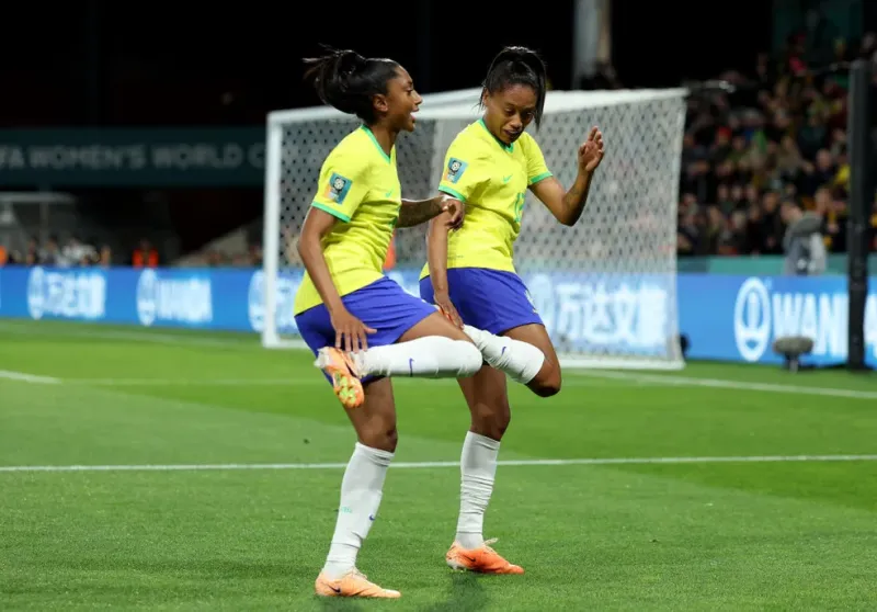 Colatinenses acompanham a goleada do Brasil na estreia da Copa do Mundo Feminina