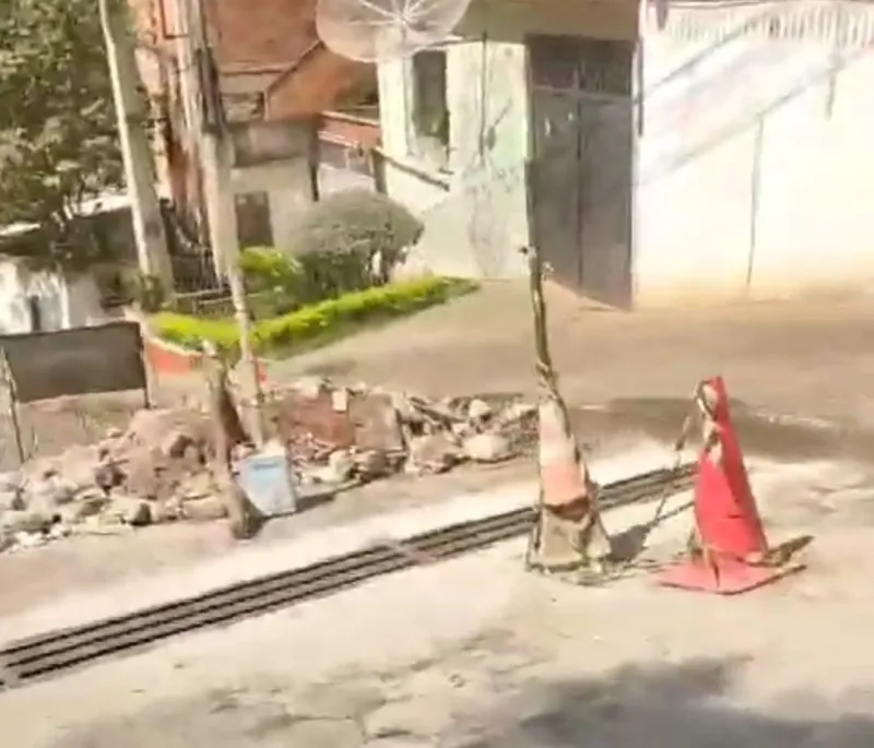 Entulho de obra em rua, gera transtornos a população em Colatina