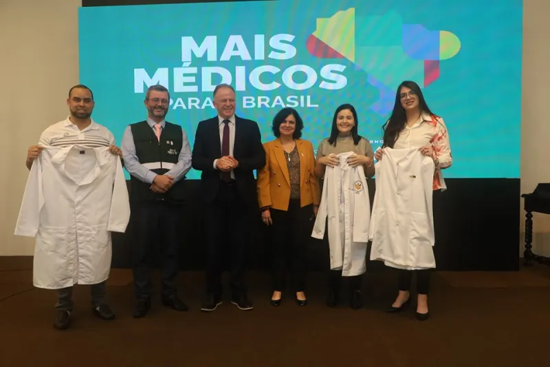 Governador Casagrande participa da cerimônia de acolhimento dos novos profissionais do Programa Mais Médicos