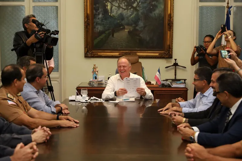Governador Renato Casagrande anuncia obras em unidades policiais