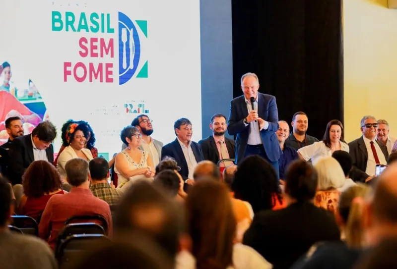 Governador Renato Casagrande assina o Plano Brasil Sem Fome durante a 15ª Conferência Estadual de Assistência Social