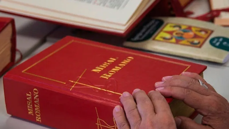 Exemplares da 3ª edição do Missal Romano já estão na Diocese de Colatina