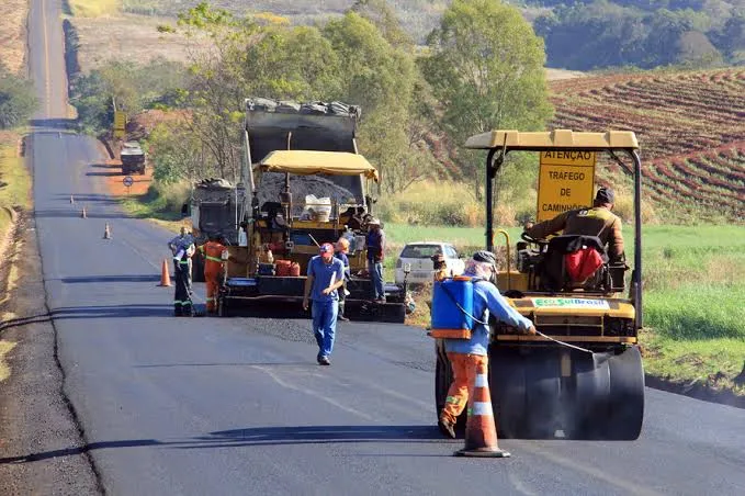 Investimento na recuperação e sinalização em rodovias do Programa Caminhos do Campo beneficia Marilândia e São Domingos