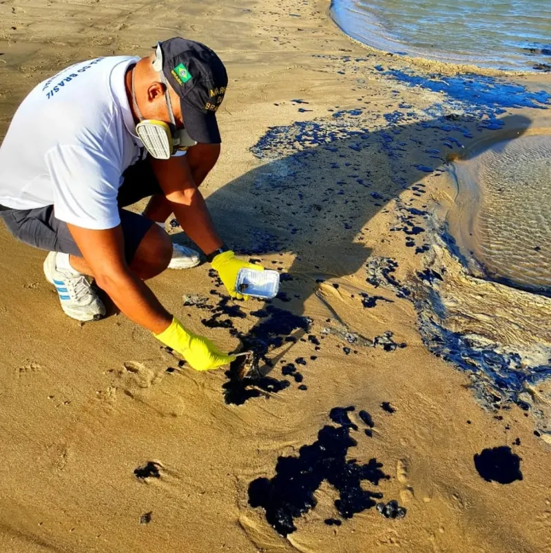 Derramamento de óleo nas praias brasileiras completa 4 anos sem apontar culpados. Pontal do Ipiranga, em Linhares, também foi atingida