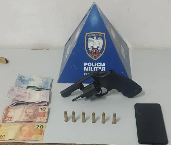 Reincidente com 13 registros: homem detido com arma de fogo no bairro São Pedro, em Colatina, recebe alvará de soltura