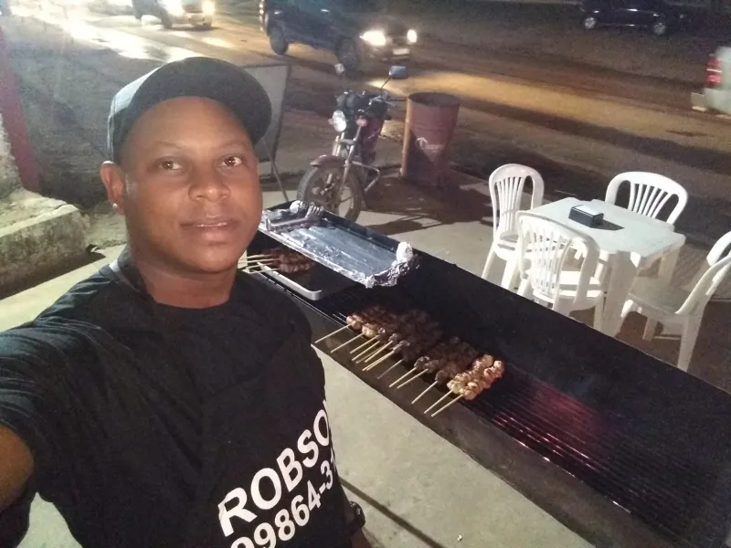 Churrasquinho no espeto é sucesso nas ruas de Colatina: uma tradição que impulsiona a economia local