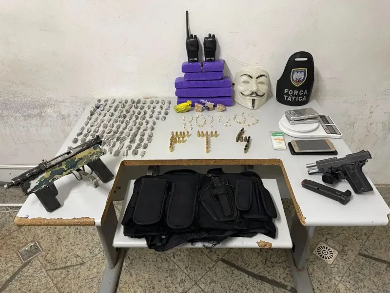 Ação da PM resulta na prisão de suspeito, apreensão de armas, drogas e outros materiais no bairro Ayrton Senna, em Colatina