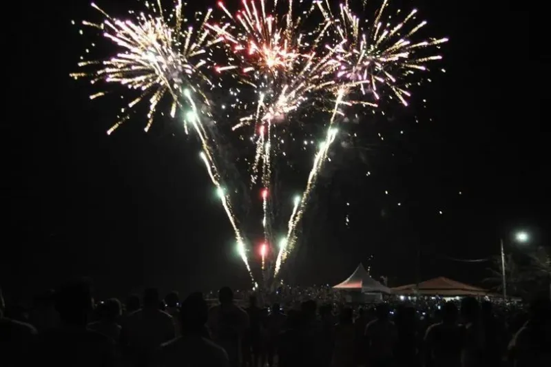 Réveillon 2024: Balneários de Linhares, destinos de muitos colatinenses, terão queima de fogos e shows na virada do ano