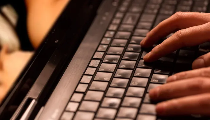Golpe online utiliza pornografia infantil e chamadas de vídeo para extorsão: veja como não cair