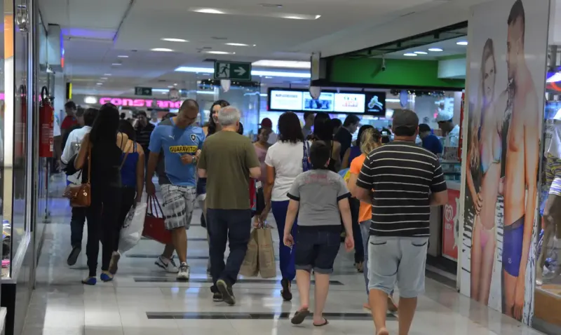 Comércio de portas abertas até o dia 24 para receber os consumidores de última hora