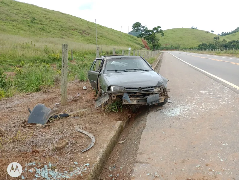 Acidente na Rodovia 080 deixa família ferida próximo a Reta Grande, em Colatina