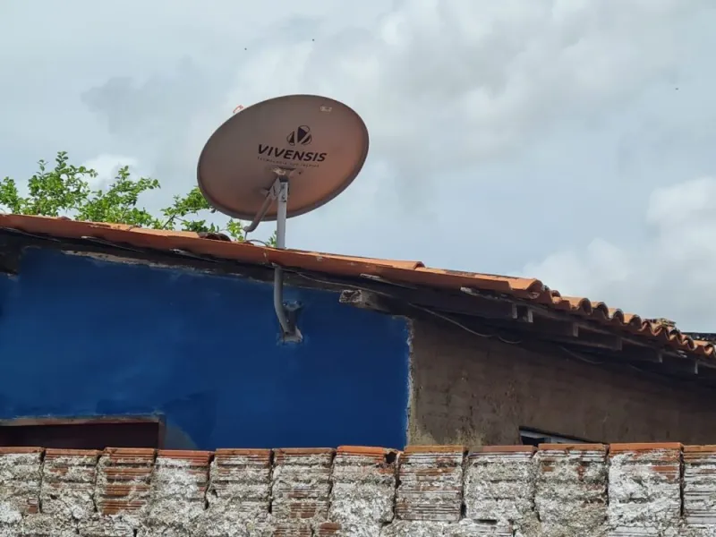 Famílias capixabas de baixa renda recebem parabólica digital em São Roque do Canaã e Santa Teresa