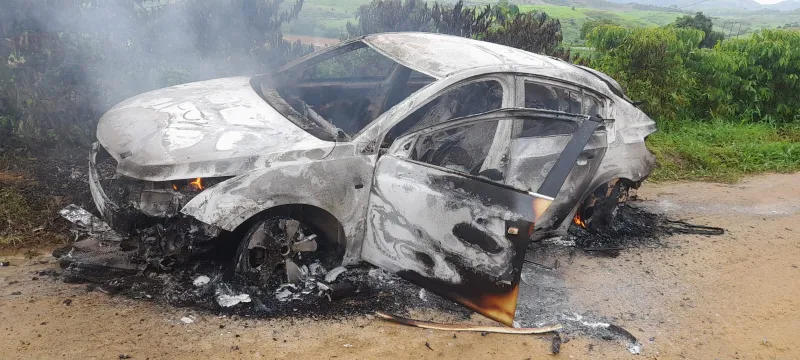 Suposto veículo utilizado em homicídio nesta quinta-feira, é incendiado na zona rural