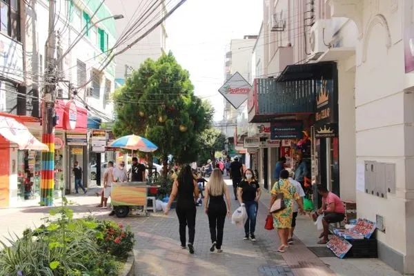 Comércio de Colatina abre até às 15 horas nesta quinta-feira Santa