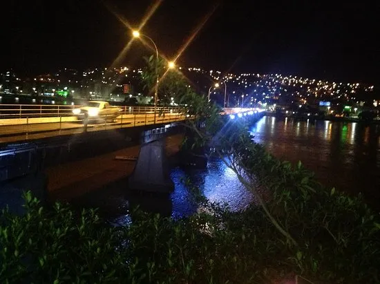 Dupla aplica mata-leão e ameaça jogar vítima da Ponte Florentino Avidos, em Colatina