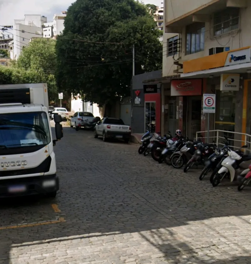 Moto é furtada próximo a supermercado no Centro de Colatina