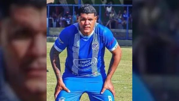 Jogador de futebol é assassinado a tiros ao lado da namorada, em Linhares