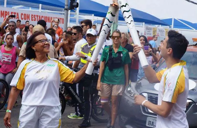 De Colatina a Paris 2024: relembre a passagem da Chama Olímpica em 2016 no município