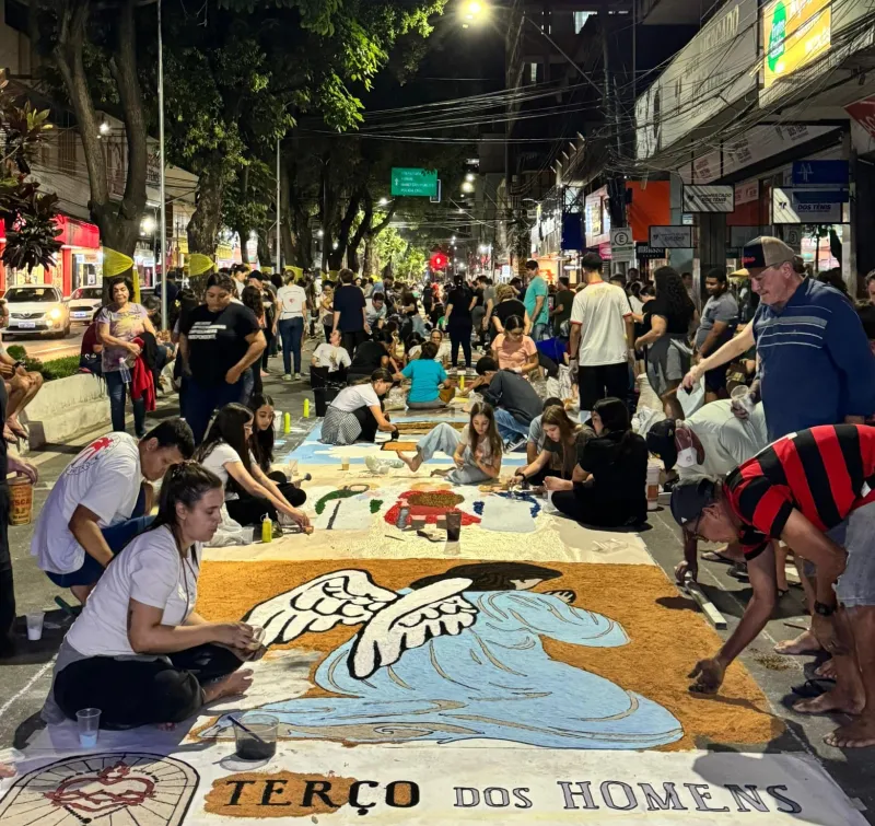 Corpus Christi 2024: tapetes colorem a principal avenida de Colatina