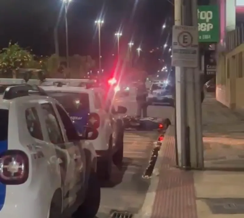 Vídeo: motociclista em alta velocidade provoca acidente na Avenida Beira Rio, em Colatina