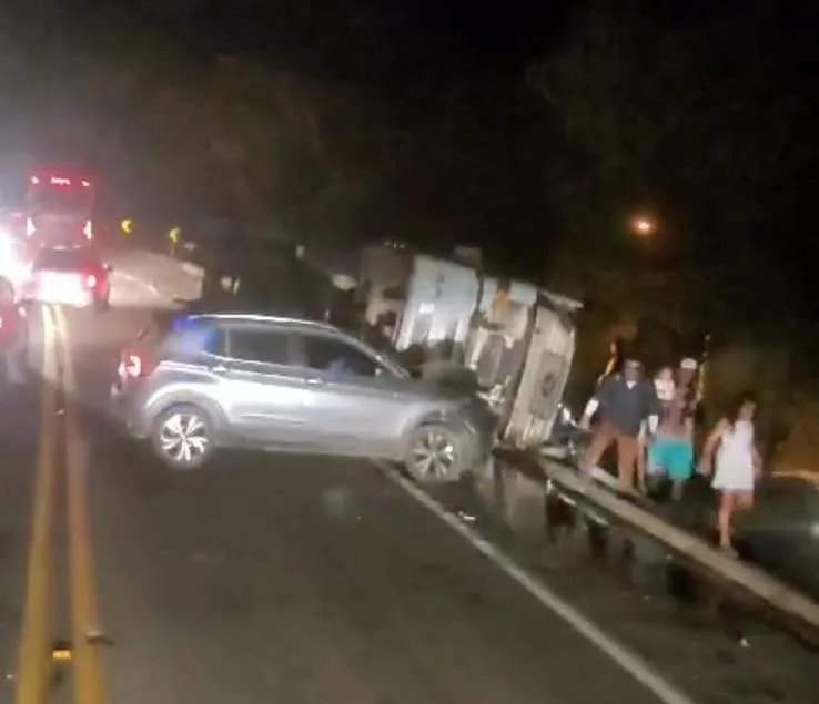 Vídeo: grave acidente na BR 259 entre Colatina e Baunilha deixa vários feridos