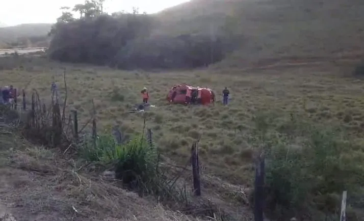 Vídeo: acidente em Acioli: jovem de 25 anos morre após capotamento na tarde deste sábado (29)