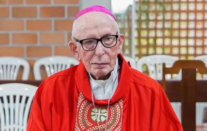 Bispo da Diocese de São Mateus segue tratamento em casa com equipe de profissionais
